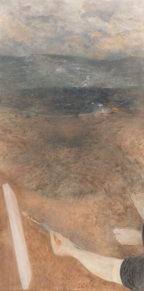 רות קסטנבאום בן-דב, ציור נוף (לקראת לילה), 2020, שמן על בד, 140/70 ס"מ; דמות מול הנוף מציירת בדמדומים.