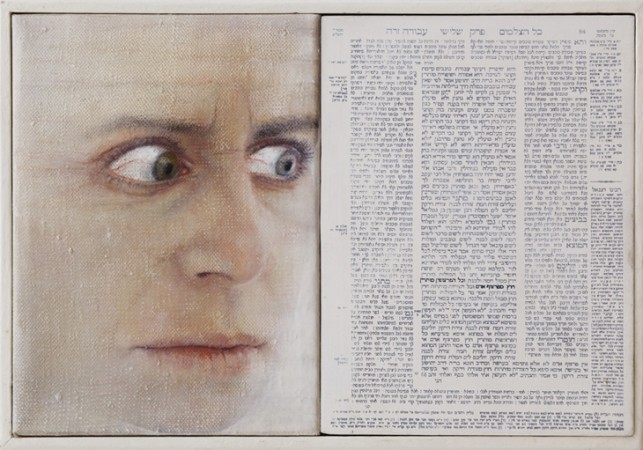 רות קסטנבאום בן-דב, לקרוא פנים, 1998, שמן על בד וטקסט על עץ (מסכת עבודה זרה דף מ"ב :), 19/30 ס"מ; דיוקן עצמי מול טקסט האוסר על דימוי פנים.
